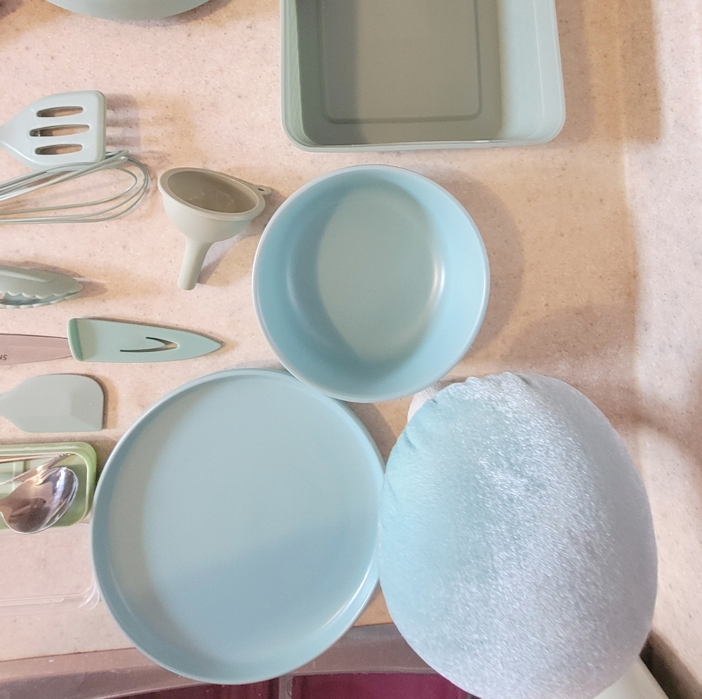 Mint Green Kitchenware Set - Picture 3 of 7